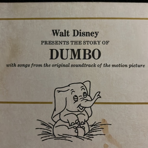 Walt Disney’s Story of Dumbo book and read-along record - Picture 3 of 8